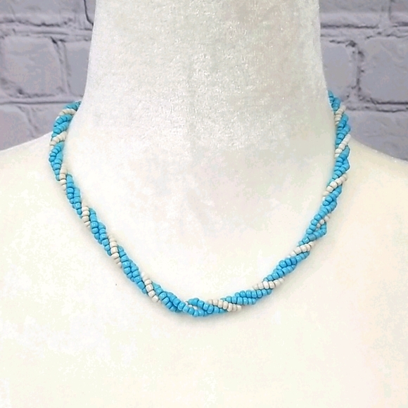 Jewelry - Blue and white seed bead choker